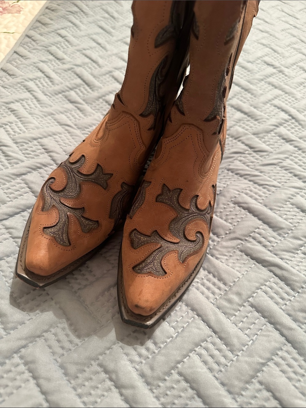 New Women's Tan Rockin Country Western Cowboy Boots with Dark Brown Overlay.